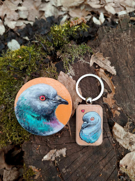 Hand-painted magnet and keychain by Ryuvhiel